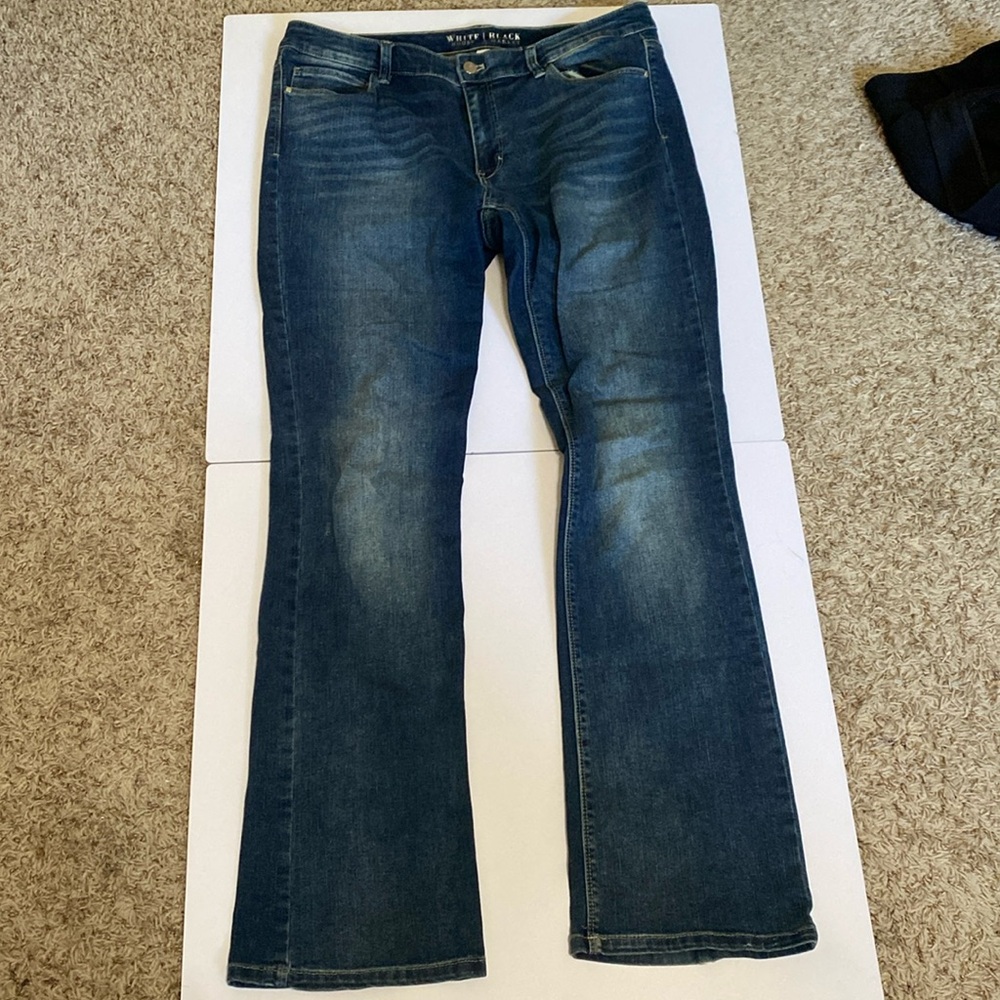 Excellent Condition White House Black Market Size 12 reg jeans
